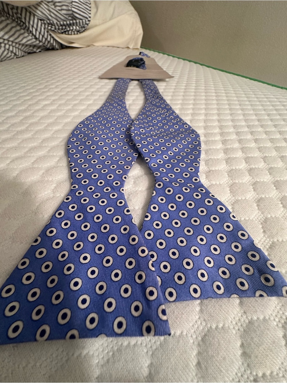 NWT Blue Circles Pattern Self-Tie Bow Tie